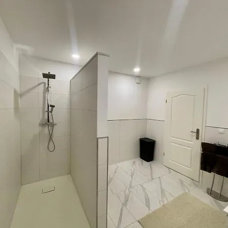 Easystay#4 Cinema In Kliniknaehe Mit Balkon, Boxspringbett & Netflix Бад-Эйнхаузен